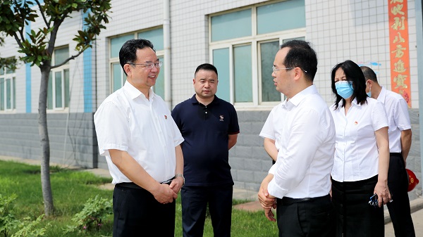 郑州市委常委、市纪委书记杜新军一行莅临不朽情缘官网调研指导事情